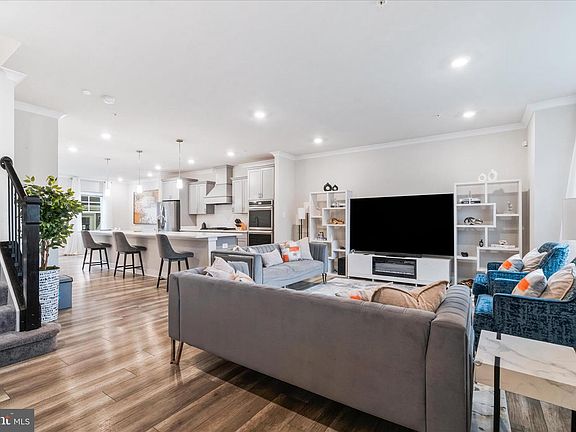 3rd image of 1309 Crampton Pl