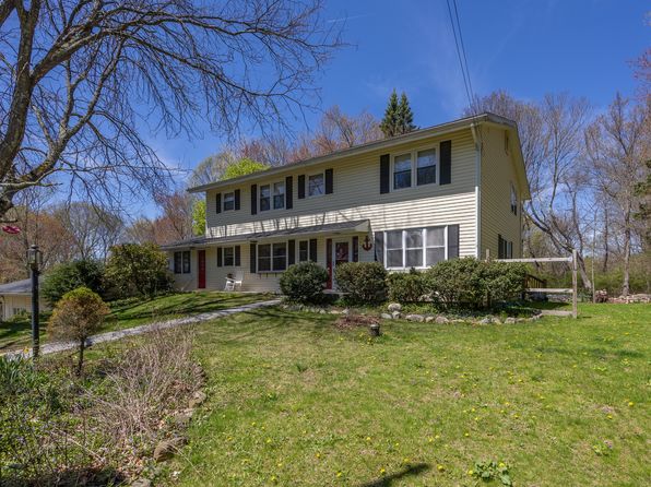 130 Brierwood Dr, Watertown, CT 06795