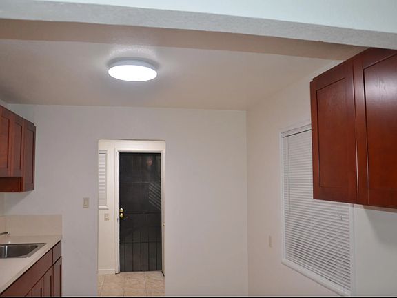 Kitchen with quartz counters