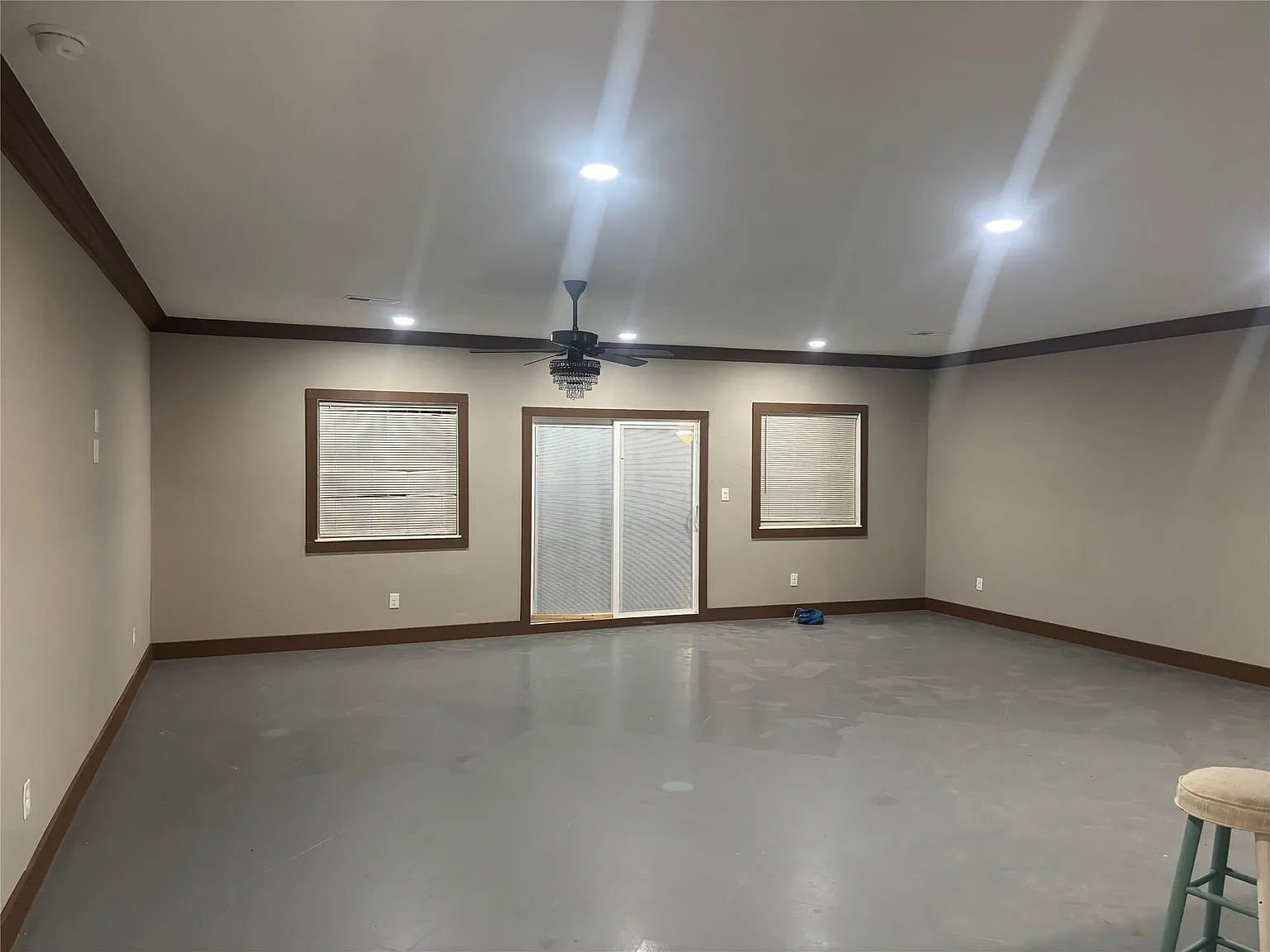 3 bed, 2.5 bath, 2501 sqft, $2,650 — Photo 2