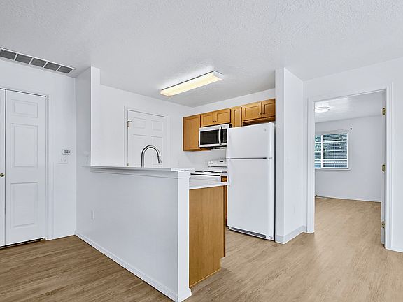 4th image of 5775 N Garrett St #102