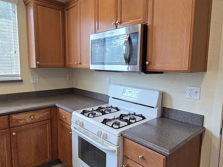 1350 Belmont Dr — Photo 16
