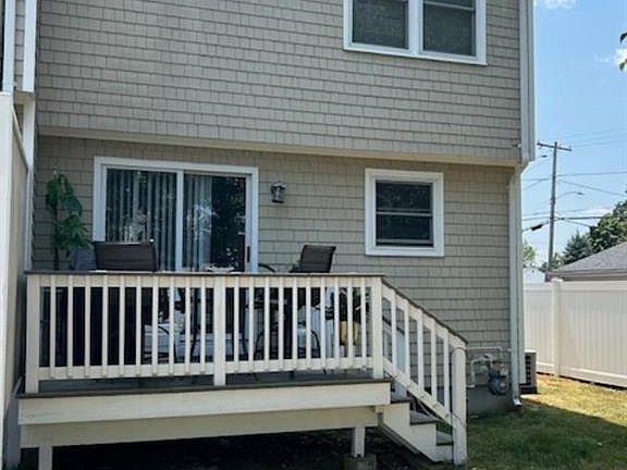 3rd image of 21 Falcon Ave Unit 21