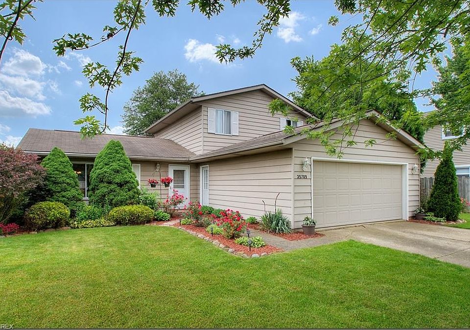 1st image of 35709 Chesterfield Dr