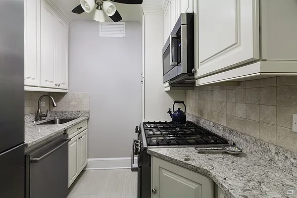 Sold by Brown Harris Stevens | media 25