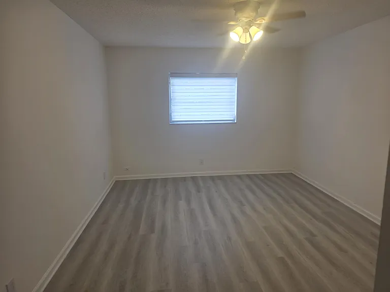 959 SE 2nd Ave #204 — Photo 8