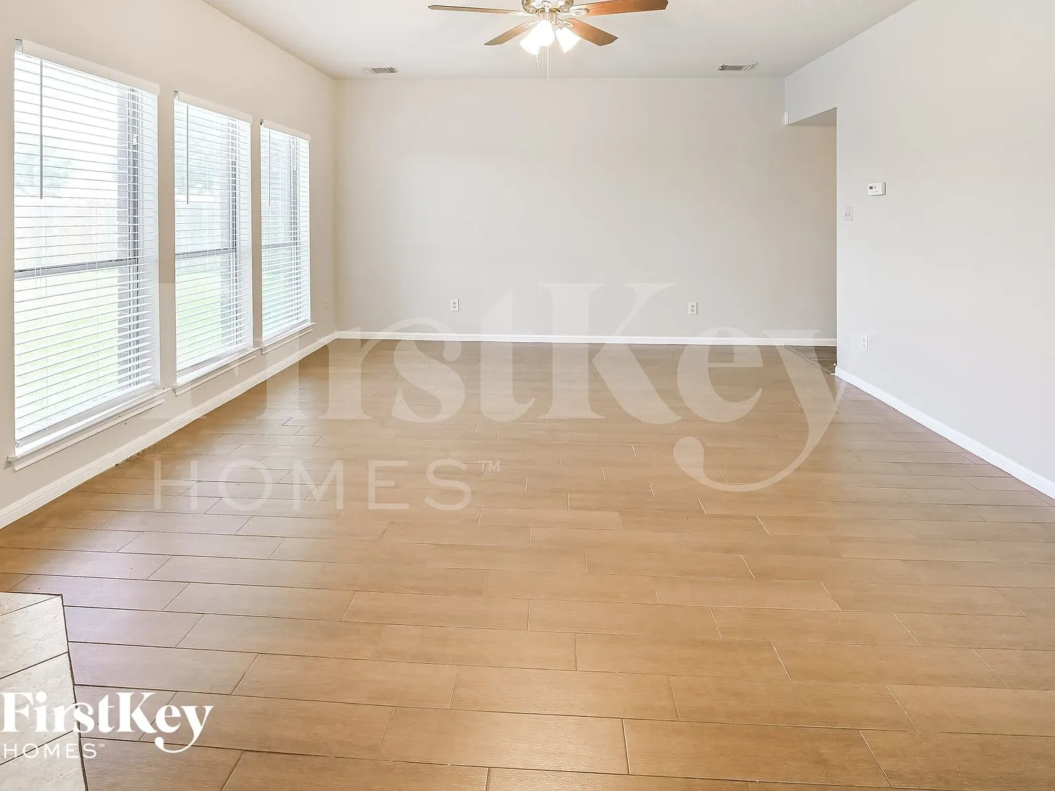 5 bed, 2.5 bath, 2950 sqft, $2,865 — Photo 2