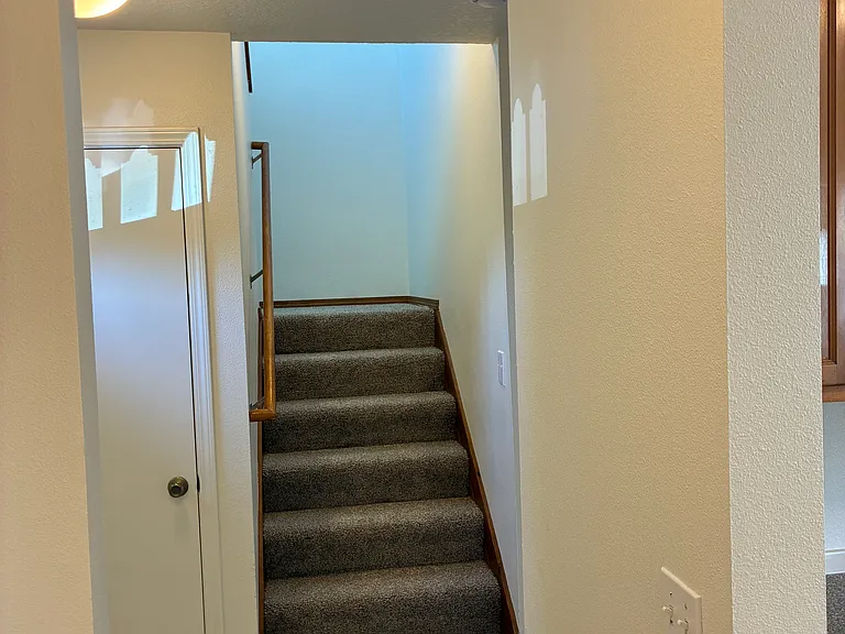 277 S Knott St — Photo 16