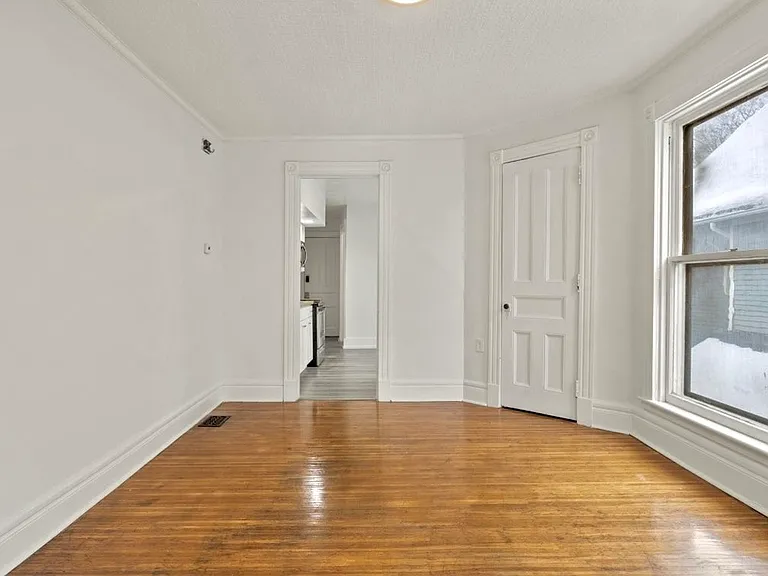 469 Alexander St — Photo 6