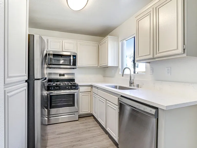 11325 Morrison St — Photo 112