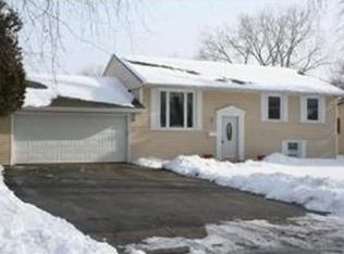 669 Clover Rd, Wauconda, IL 60084