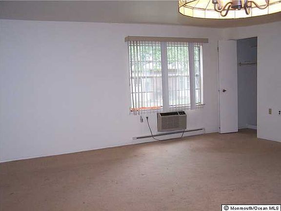 4th image of 100 Edinburgh Lane #A