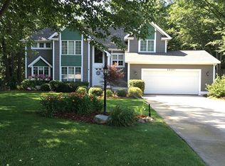 18697 Sioux Dr, Spring Lake, MI 49456