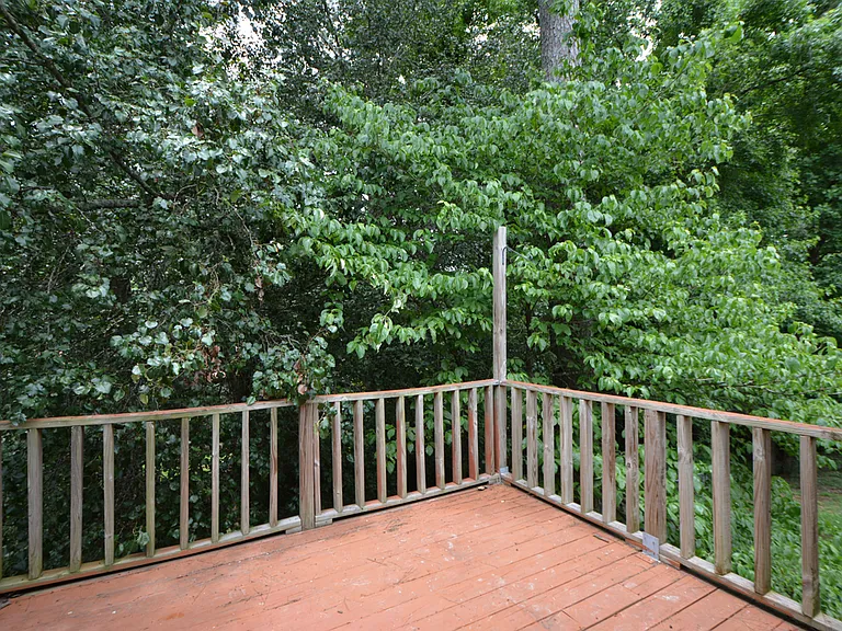 982 Chapman Cir — Photo 22