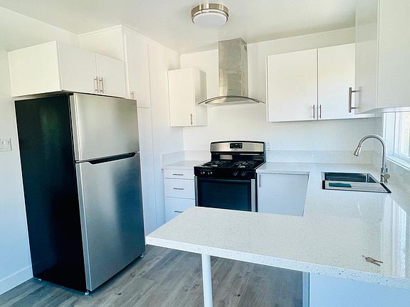 Another view of the kitchen.