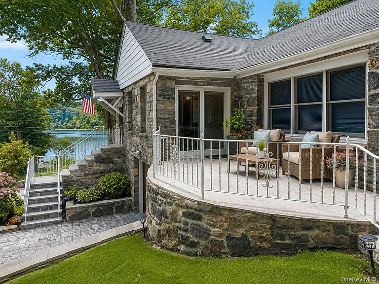 18 Kirk Lake Dr — Photo 2