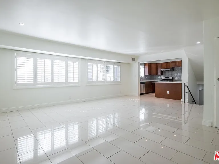 148 S Reeves Dr #4 — Photo 22