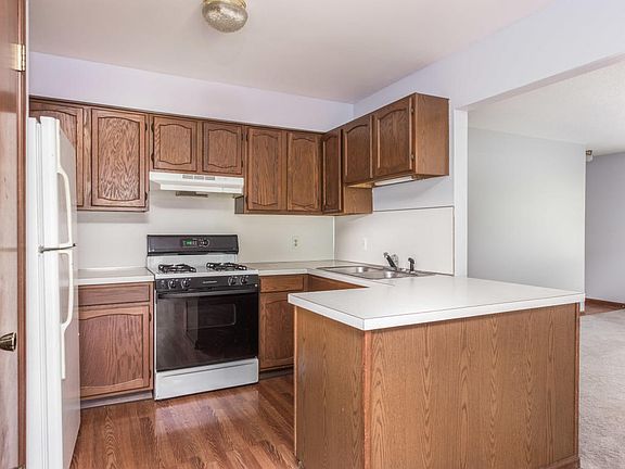 5th image of 644 Crescent St NE