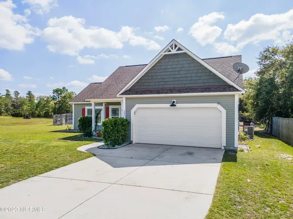 121 Blueberry Fields Road, Maple Hill, NC 28454