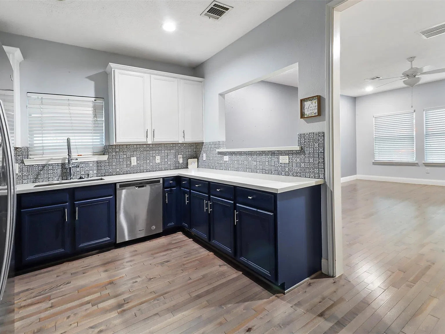 4 bed, 3.0 bath, 1990 sqft, $2,400 — Photo 3