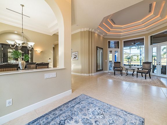 5th image of 975 Chatsworth Dr