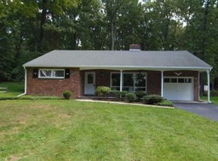 18 Hampton Heights Rd, Lafayette, NJ 07848