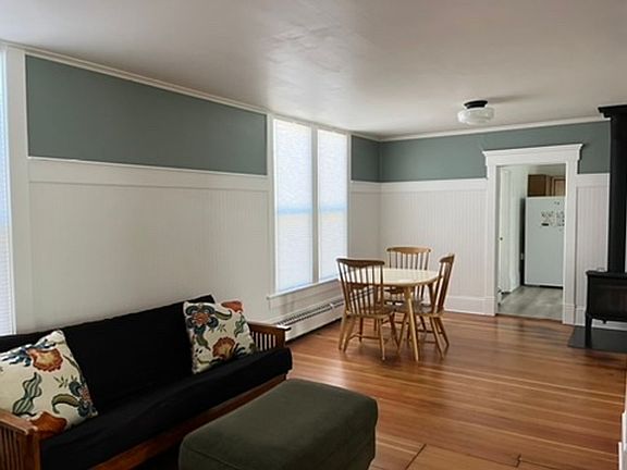 5th image of 556 Hillsdale St