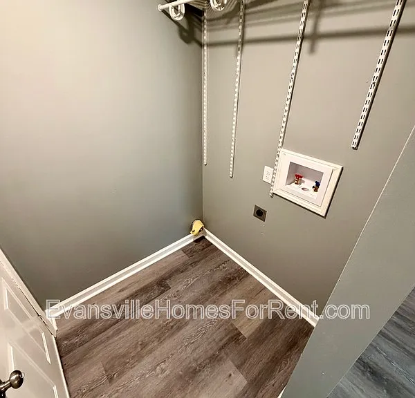 120 Leslie Ave — Photo 7