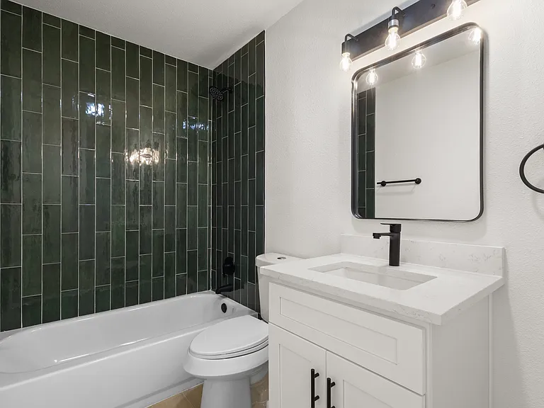913 Roaming Road Dr — Photo 7
