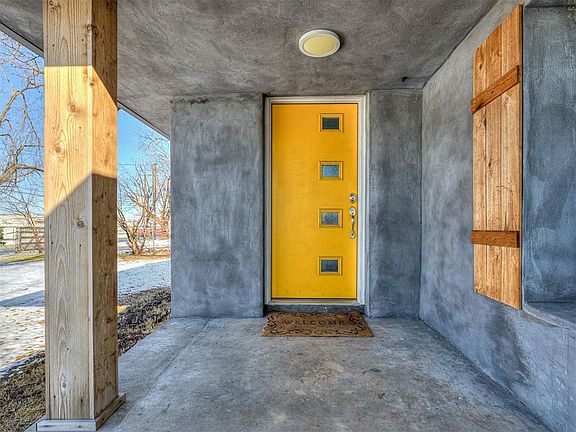 4th image of 2852 Hillcrest Ave