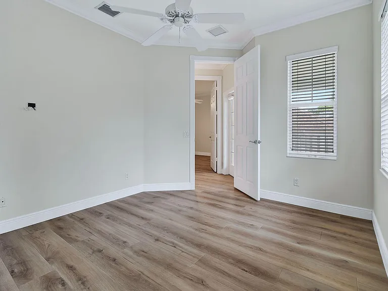 303 Caravelle Dr — Photo 42