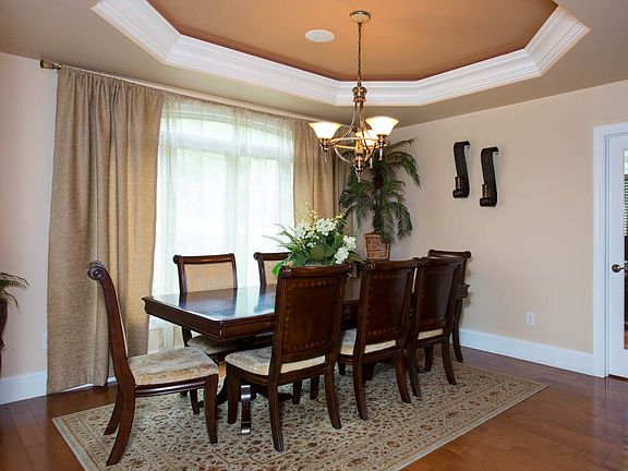 3rd image of 2233 Pearl Ln