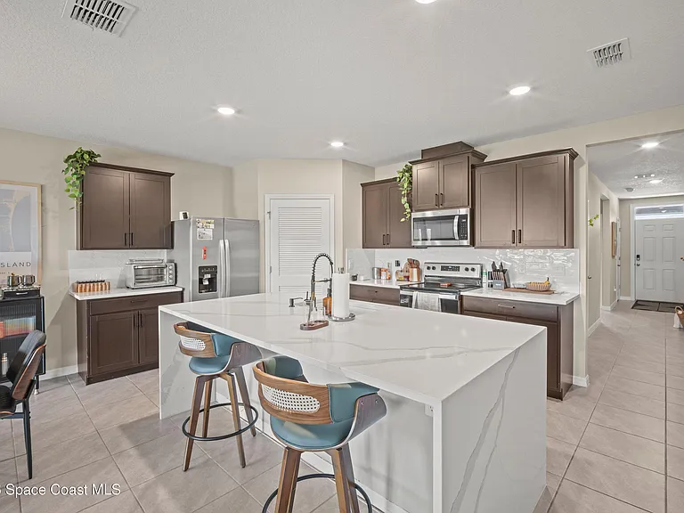 1148 Casey Ave — Photo 8