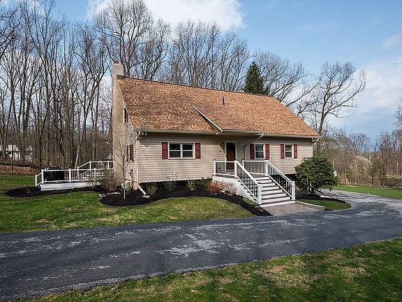 5th image of 227 Woodland Dr