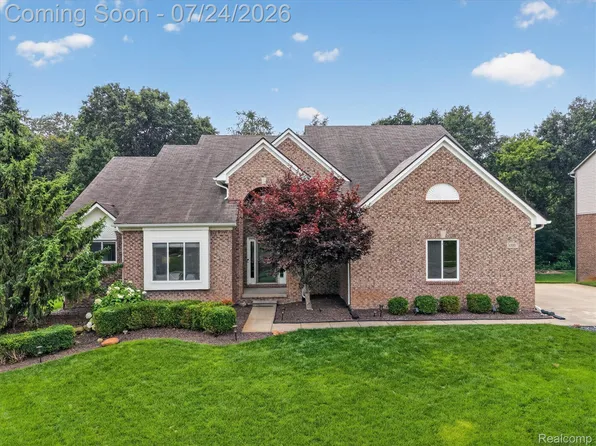 30007 Bradford Dr, New Hudson, MI 48165