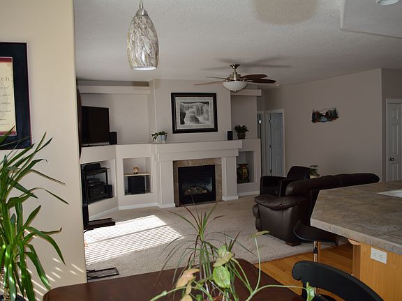 2nd image of 14865 SE Lilac Dr