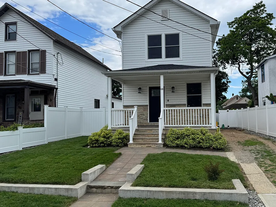 13 Locust Ave