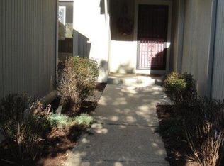 48 SW Pepper Tree Ln, Topeka, KS 66611