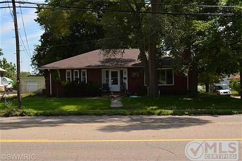 1st image of 838 Capital Ave NE