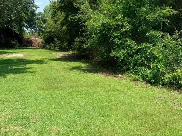 104 Edwards Ave, Pass Christian, MS 39571