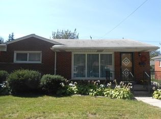 8279 Lochdale St, Dearborn Heights, MI 48127