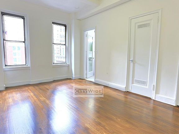 4th image of 140 E 46th St APT 9K
