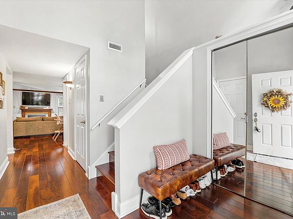 3rd image of 405 Whittier Dr