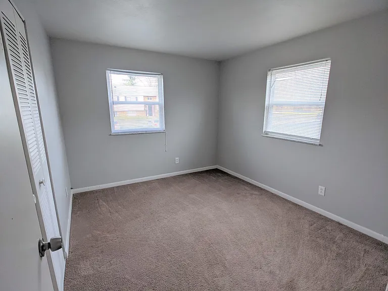 268 Meadow Dr — Photo 3