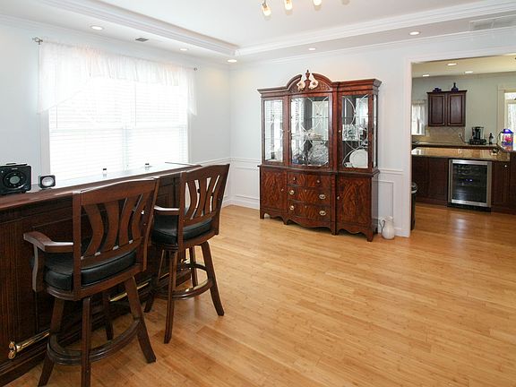 3rd image of 417 Edgebrooke Ln