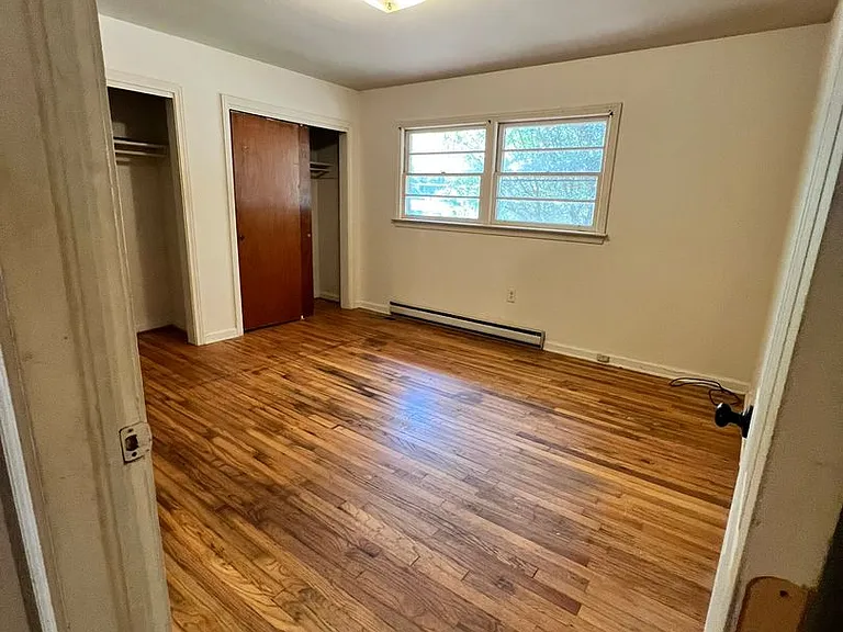 204 Pine Ln — Photo 4