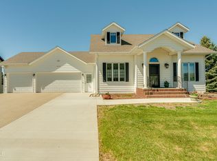 602 Mustang Dr, Bismarck, ND 58503