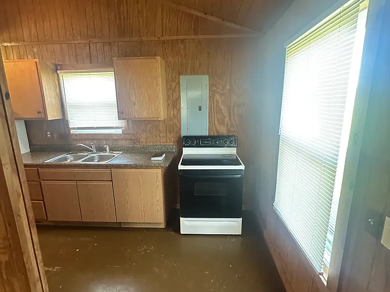 939 Ford Rd — Photo 5