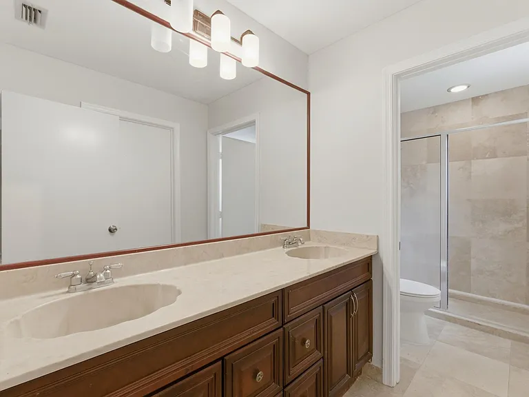 1235 Sussex St — Photo 40
