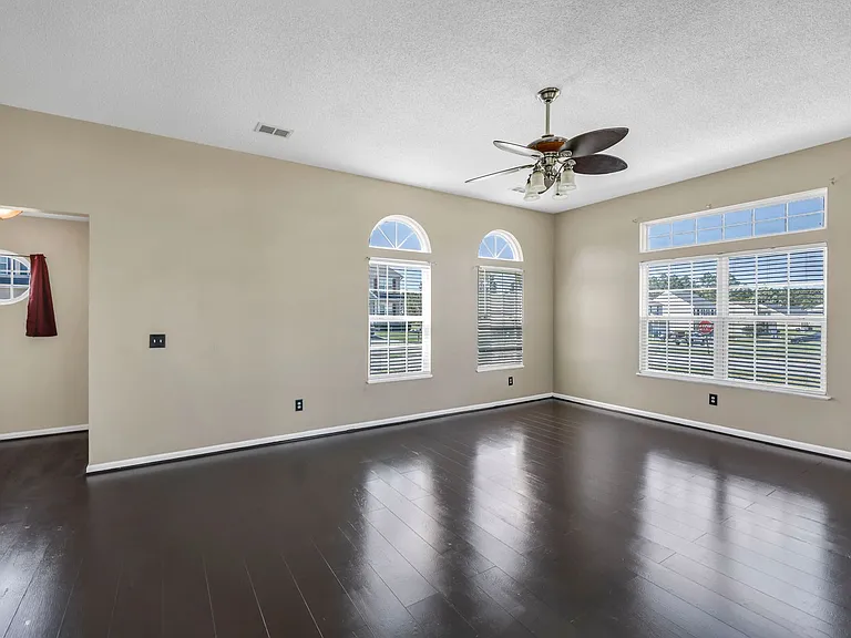 331 Woodcote Dr — Photo 11